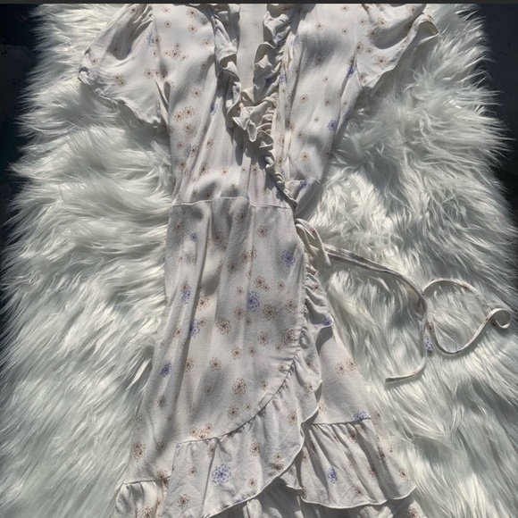 Aritzia Sunday Best Wrap Dress - Picture 8 of 11